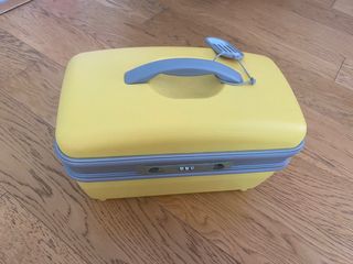 Neceser rígido marca Gabol