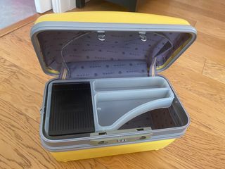 Neceser rígido marca Gabol