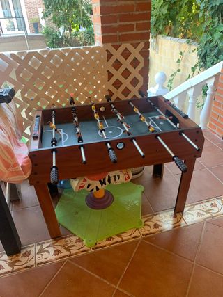 futbolin de madera con patas mediano