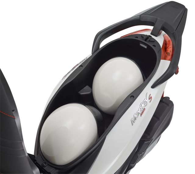 PIAGGIO MEDLEY 125 (58 € AL MES SIN ENTRADA)