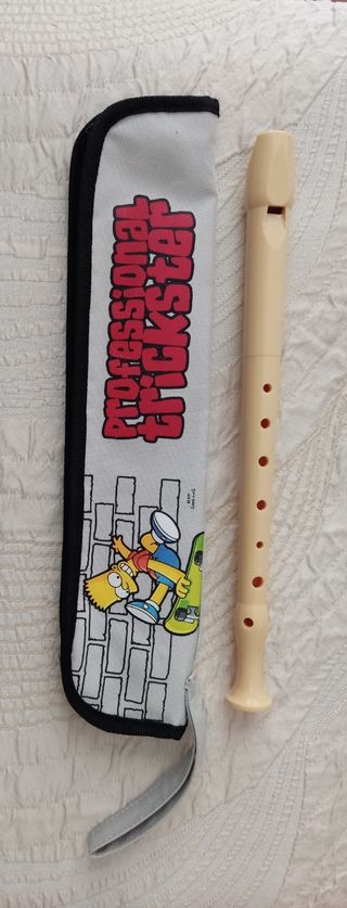 Flauta dulce y funda de los Simpsons