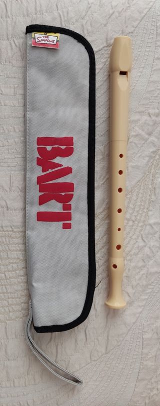 Flauta dulce y funda de los Simpsons