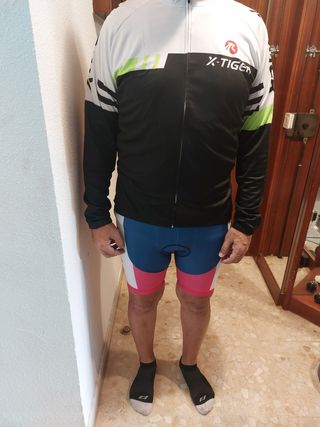 Maillot ciclista nuevo manga larga
Talla 3XL 