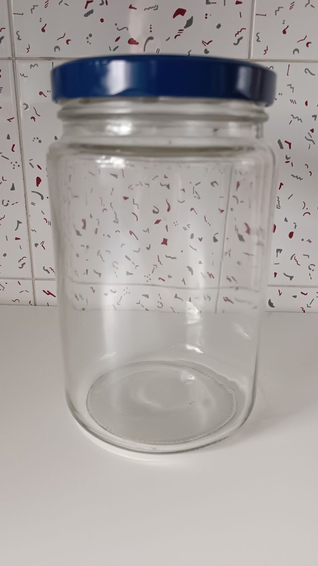 Barattoli grandi di varie dimensioni per conserve