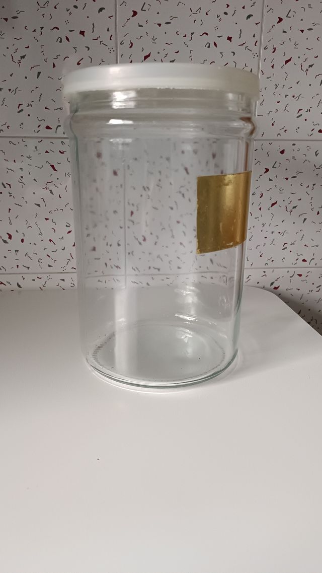 Barattoli grandi di varie dimensioni per conserve