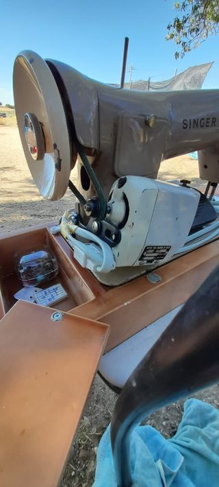 Maquina de coser SINGER