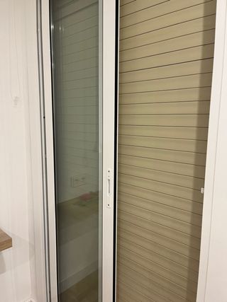 persiana  graduable balcón con guías incluidas