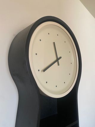 mueble estantería reloj