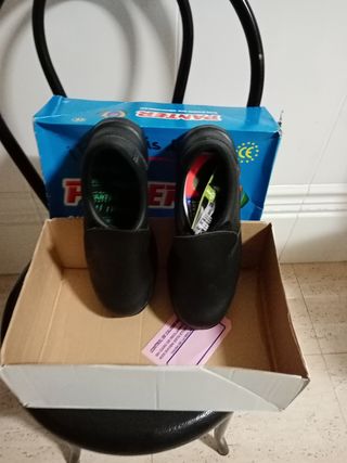 Zueco de seguridad a estrenar.