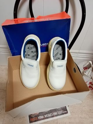 Zueco de seguridad a estrenar.