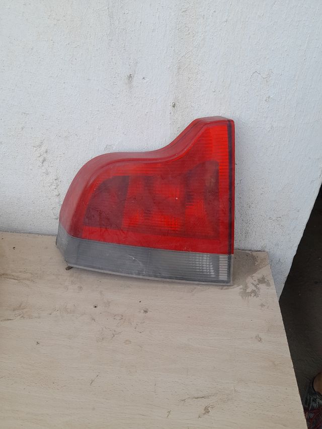 Piloto trasero izquierdo de volvo s 60 año 01