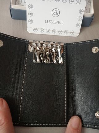 Lugupell, lavero de piel negro