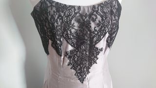 Elegante vestido de seda de Isabel Sanchís