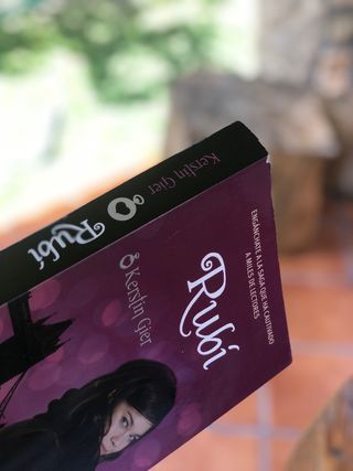 Novela  “Rubí” de la trilogía de Kerstin Gier