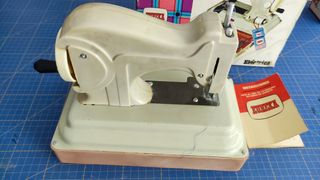 Maquina coser eureka con costurero