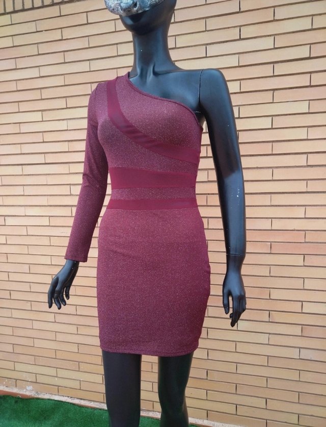 Vestido ajustado de un hombro d malla en contraste