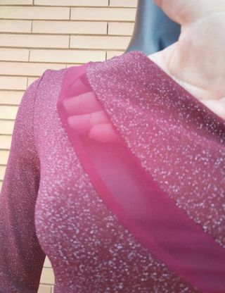 Vestido ajustado de un hombro d malla en contraste