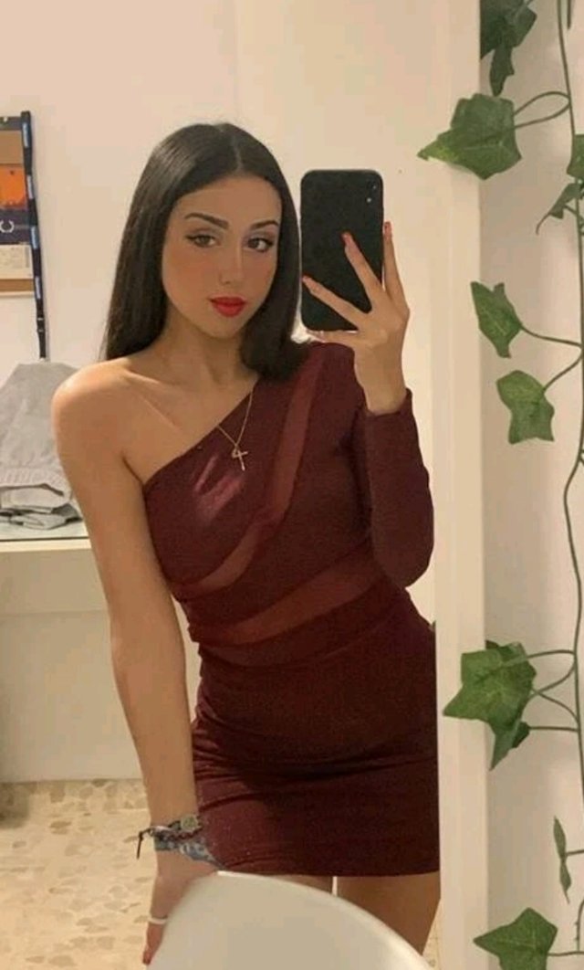 Vestido ajustado de un hombro d malla en contraste