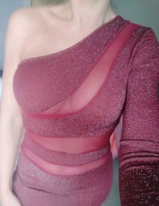 Vestido ajustado de un hombro d malla en contraste