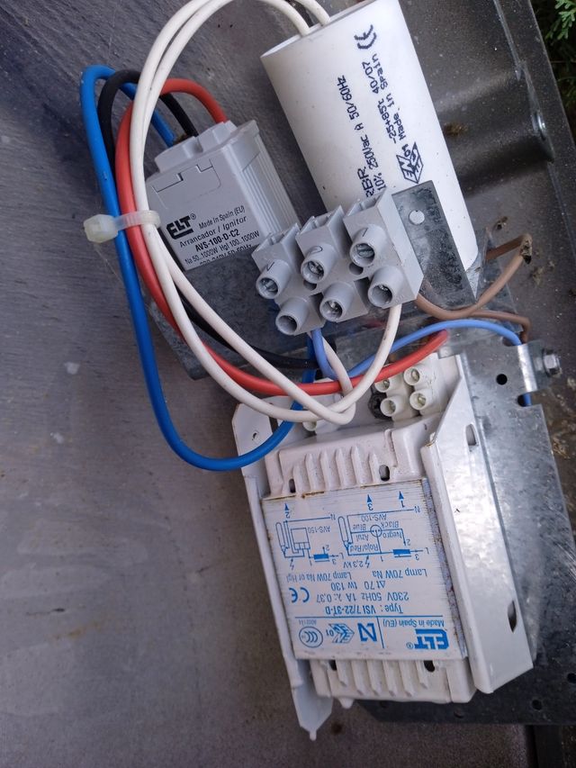 Vendo dos cabezas de farolas redondas sin soporte