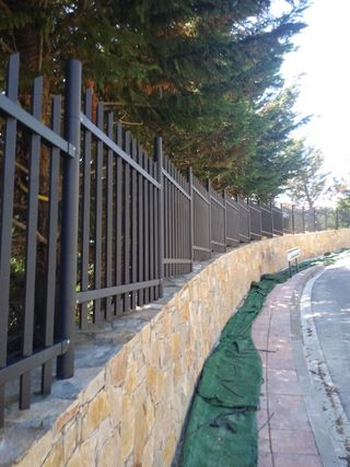 Vallado/puertas metálicas, brezo,verjas