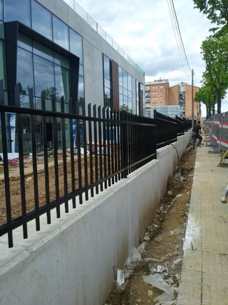 Vallado/puertas metálicas, brezo,verjas