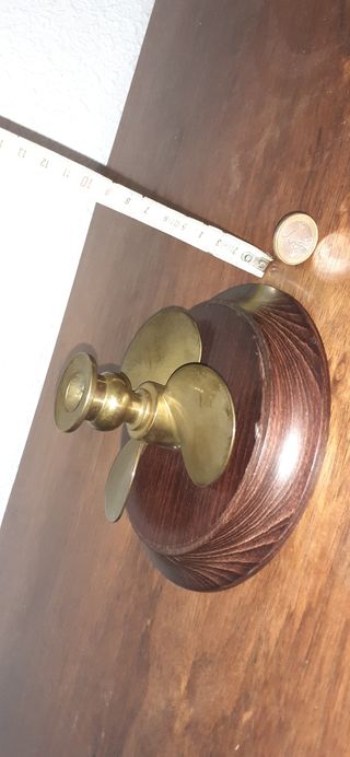 Bronce hélice portavelas antiguo. Figura náutica.