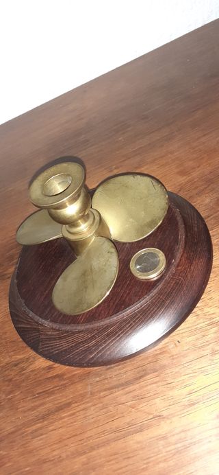 Bronce hélice portavelas antiguo. Figura náutica.