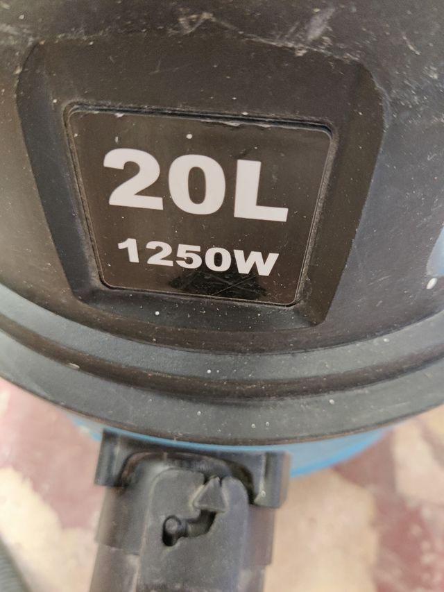ASPIRADORA 1200W / 20L