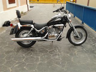 Moto Suzuki Intruder 250 LC