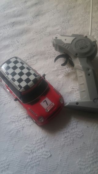 Modelo Mini. Coche tele-dirigido