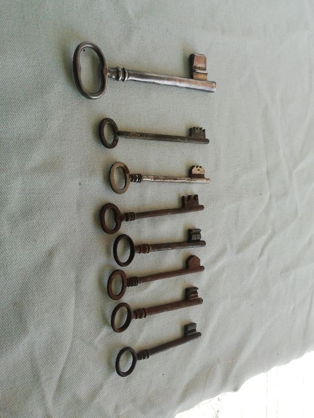 8 llaves Antiguas de hierro