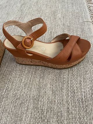 Sandalia cuña piel Unisa talla 37