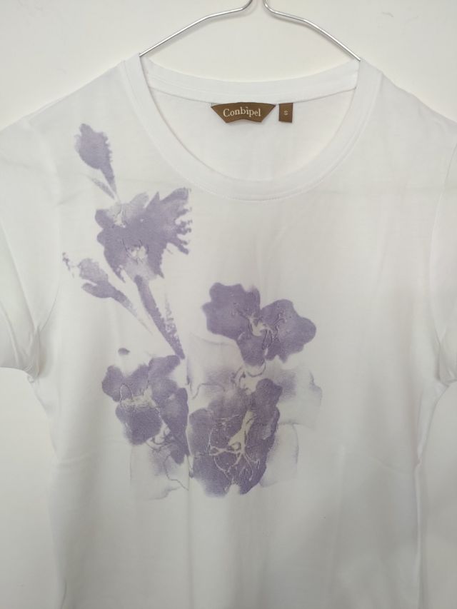 T-shirt bianca floreale