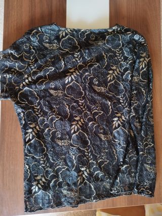 Blusa negra con motivos dorados mujer