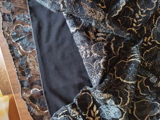 Blusa negra con motivos dorados mujer