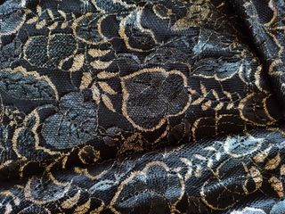 Blusa negra con motivos dorados mujer