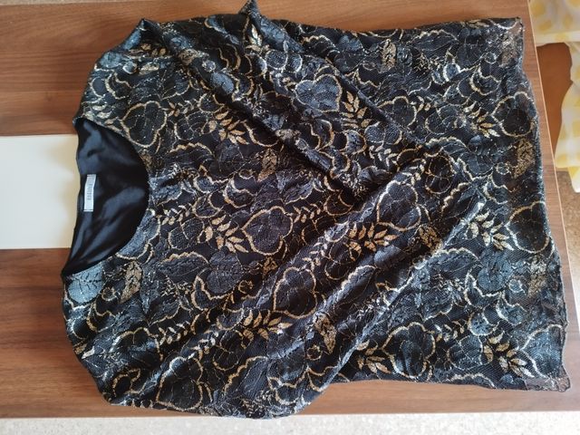 Blusa negra con motivos dorados mujer