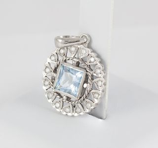 Colgante en oro blanco 18k con brillantes y zafiro