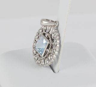 Colgante en oro blanco 18k con brillantes y zafiro