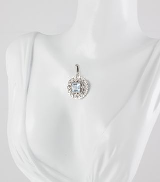 Colgante en oro blanco 18k con brillantes y zafiro