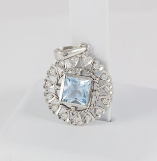 Colgante en oro blanco 18k con brillantes y zafiro