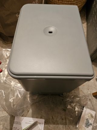 Cubo de basura con apertura automática