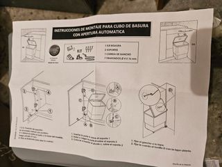 Cubo de basura con apertura automática