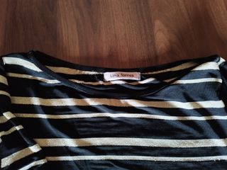 Blusa negra con brillo u rayas doradas mujer