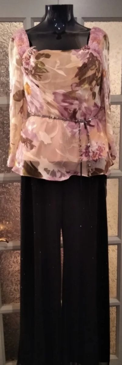 Percha silueta mujer.