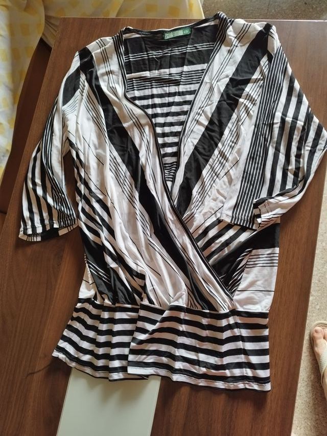 Blusa de premamá blanca y negra