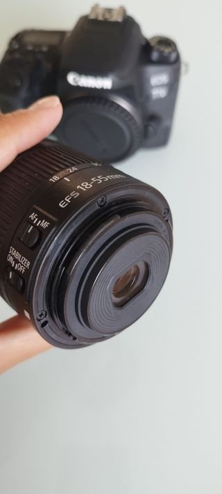 Cámara Canon Eos 77d + objetivo 18-55mm