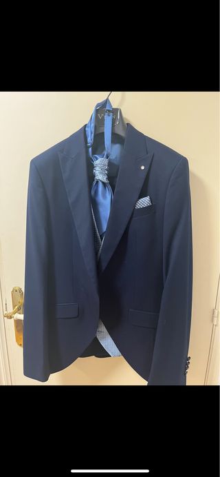 traje de novio ceremonia