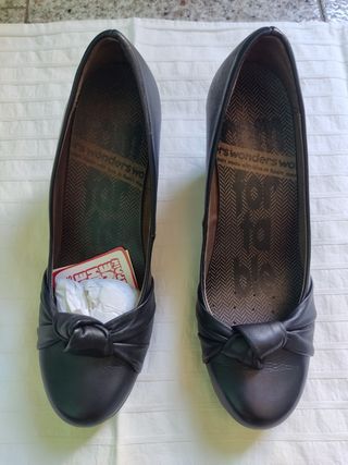 zapatos tacón negros wonders